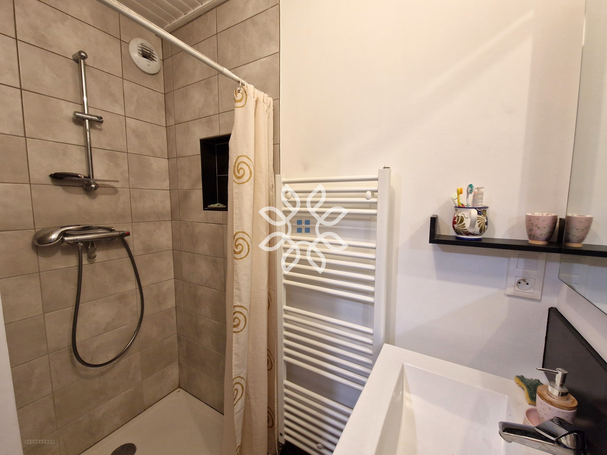 Immeuble à vendre   Allanche — photo 16