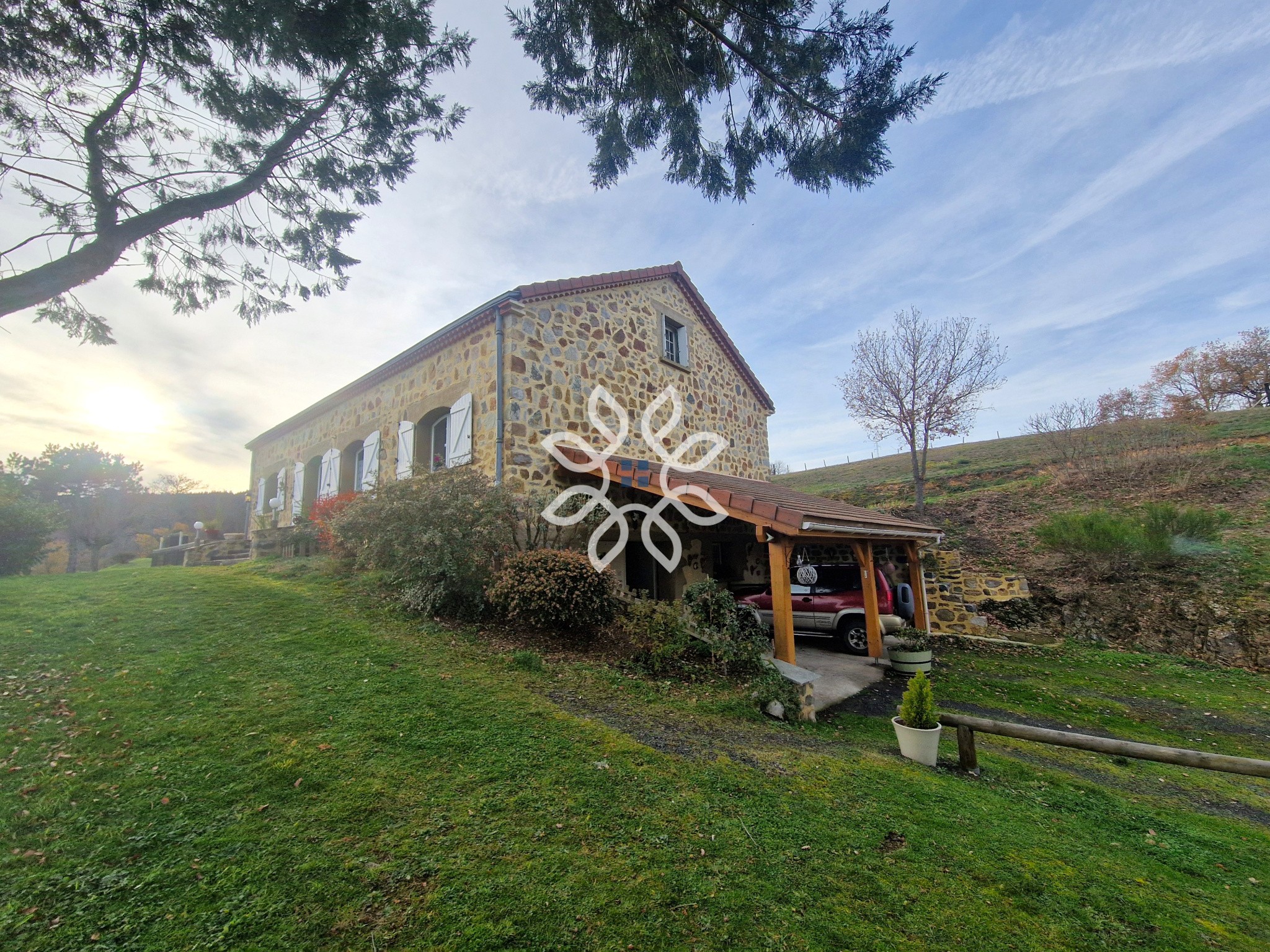Propriété avec gîte sur 28 673 m2 clos — photo 2
