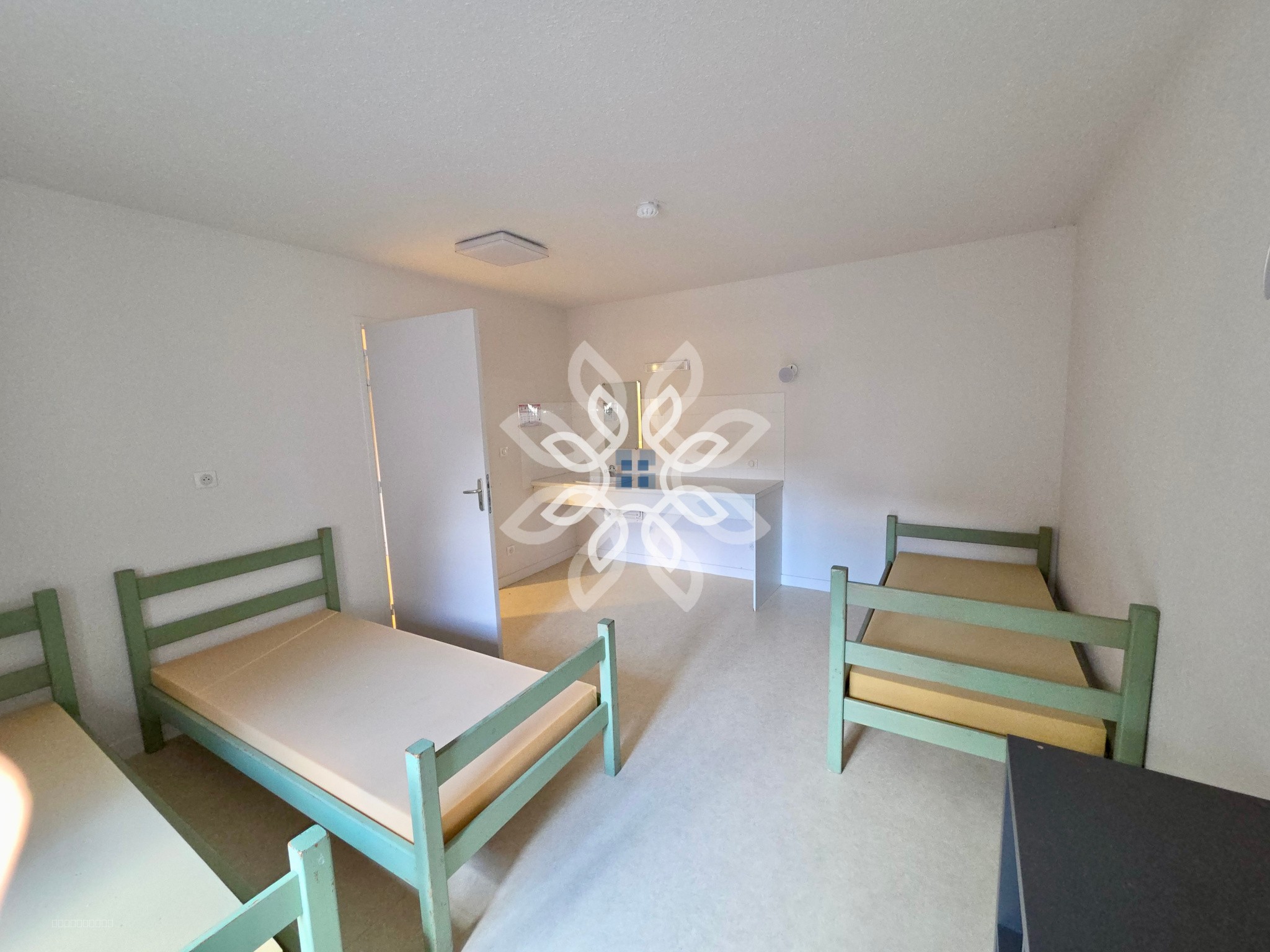 Ensemble immobilier ERP de 54 couchages avec logements, cuisine professionnelle, et terrain clos   43440 CHAMP — photo 14