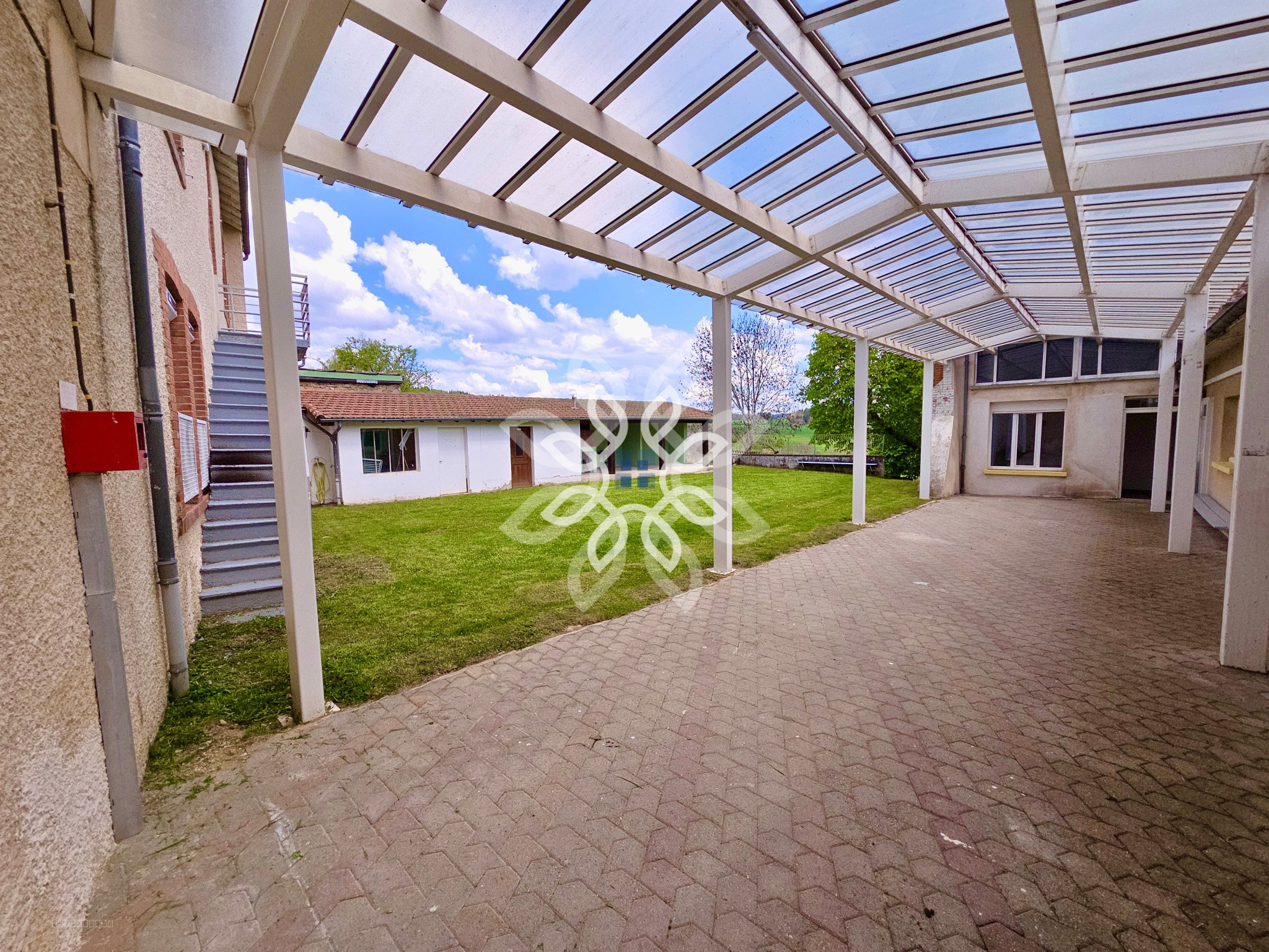 Ensemble immobilier ERP de 54 couchages avec logements, cuisine professionnelle, et terrain clos   43440 CHAMP — photo 2