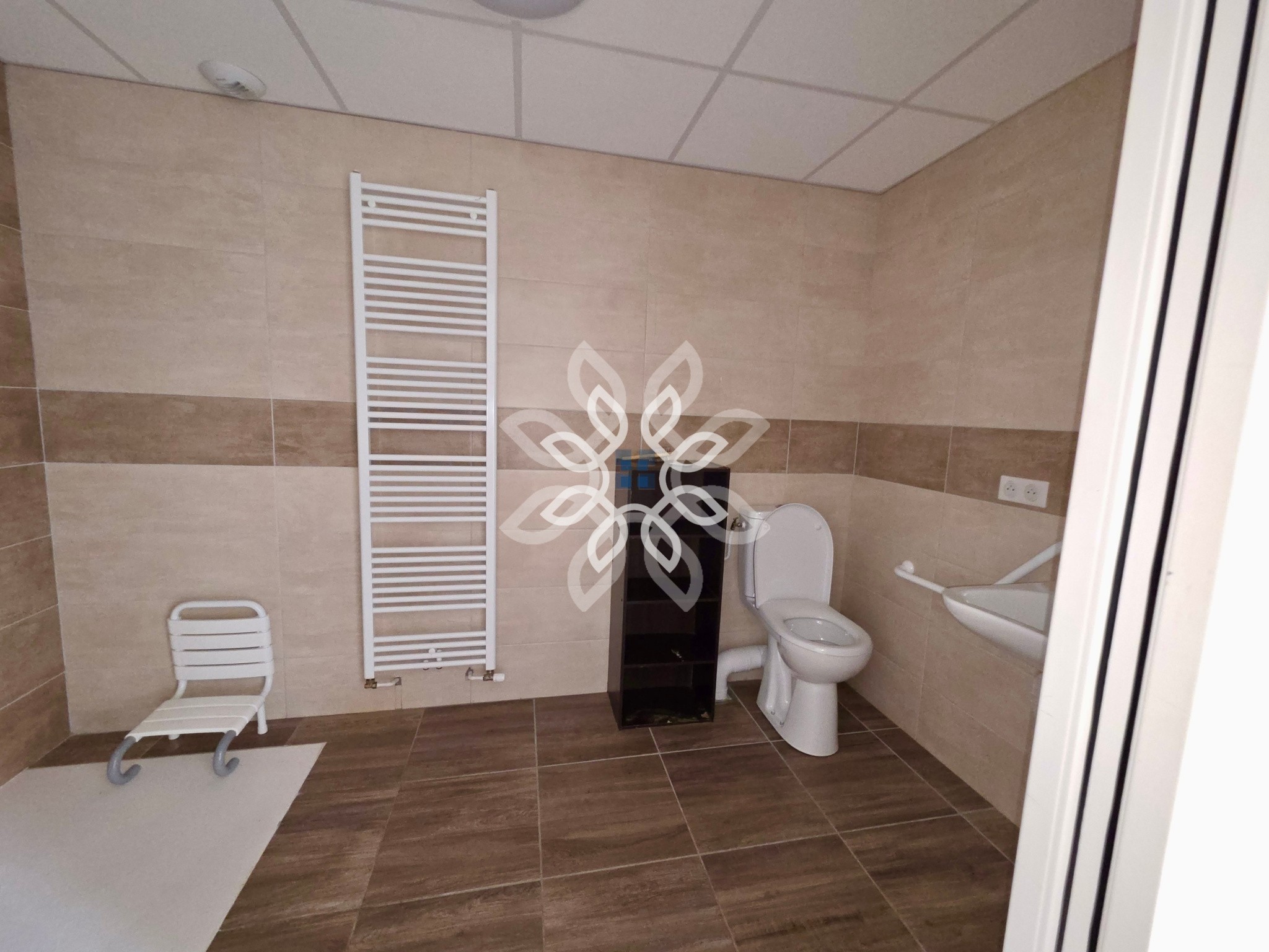 Ensemble immobilier ERP de 54 couchages avec logements, cuisine professionnelle, et terrain clos   43440 CHAMP — photo 9