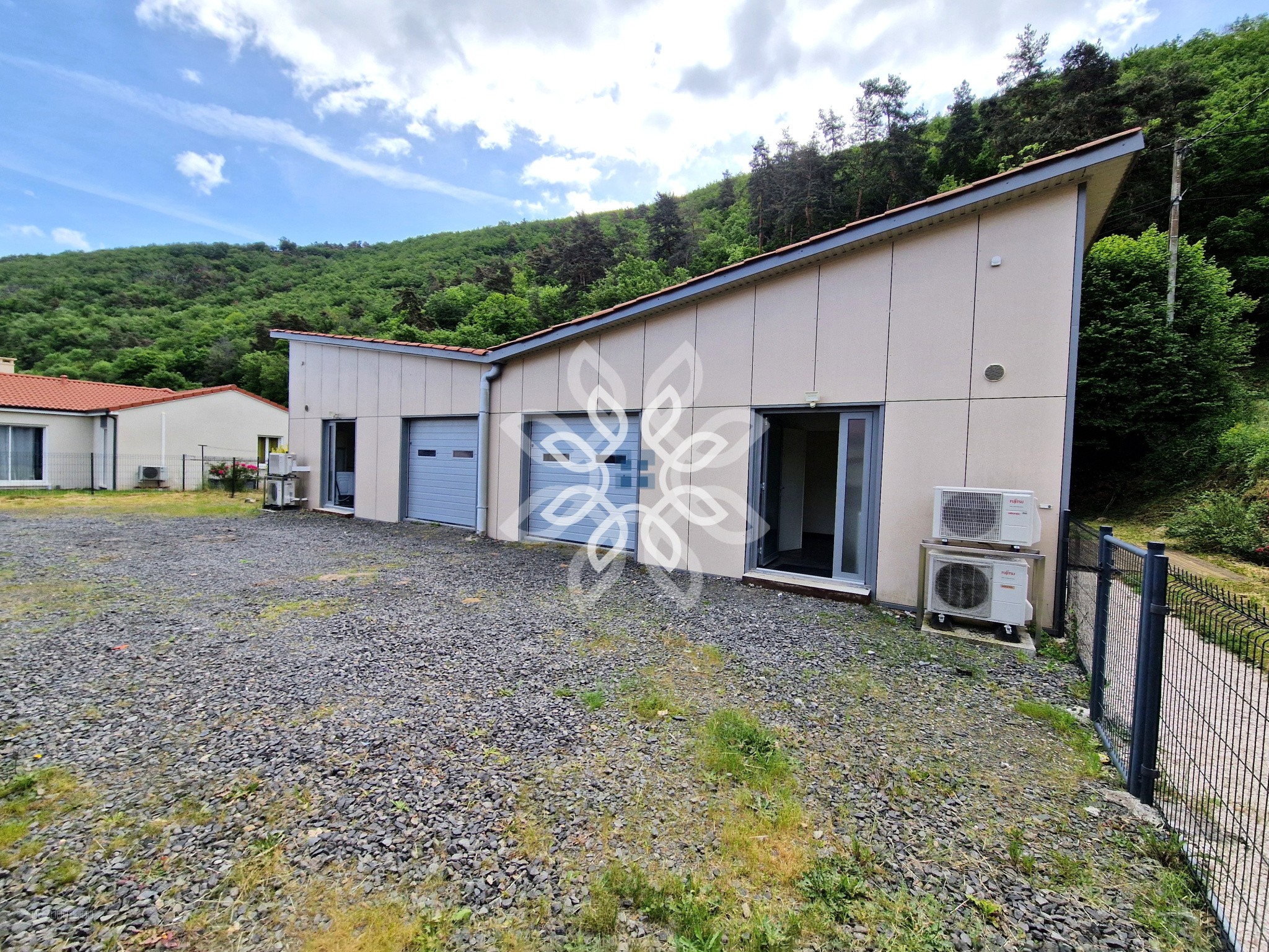 Maison de plain pied récente à Massiac — photo 10