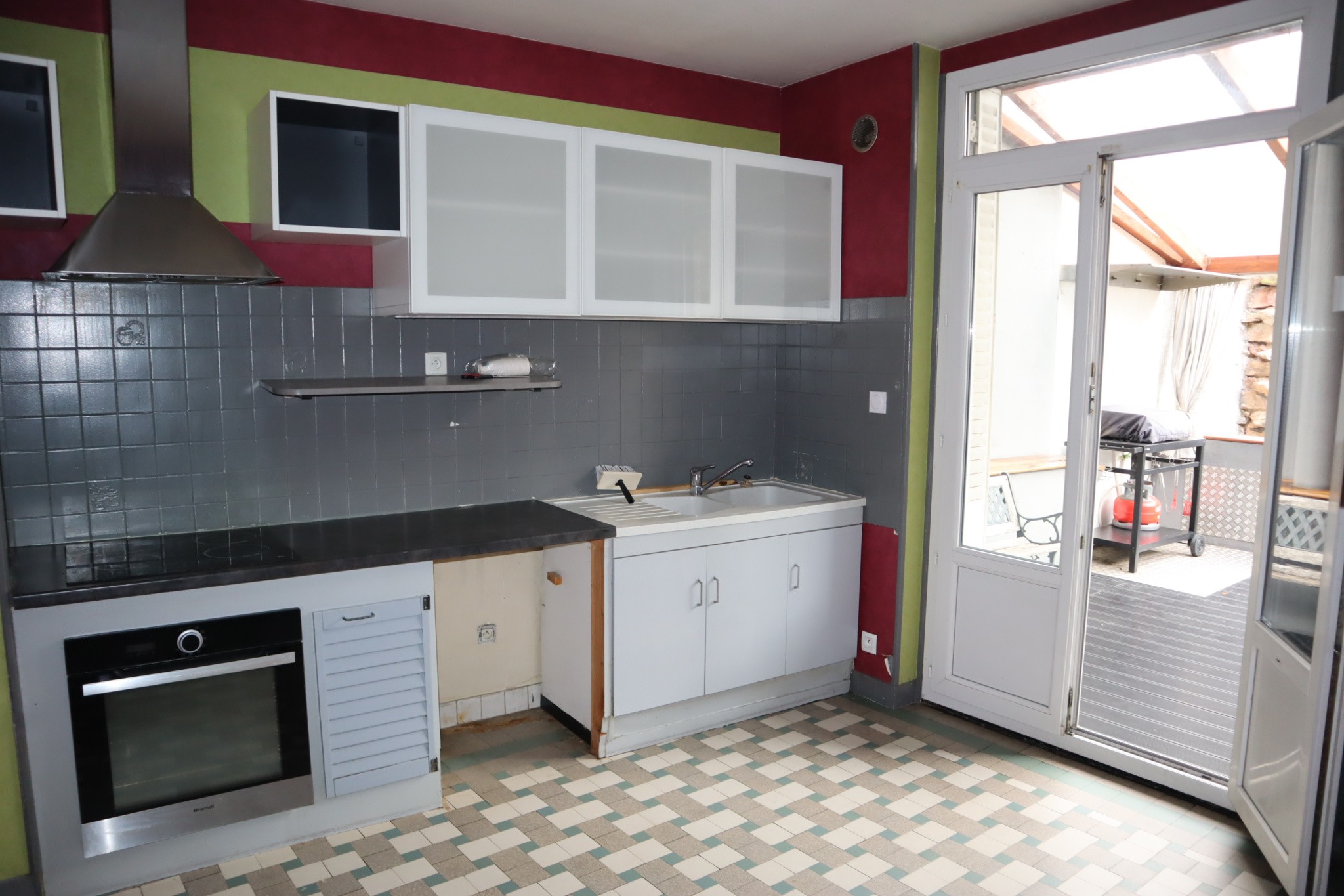 Maison sur sous-sol avec 5 chambres et 4 garages — photo 2