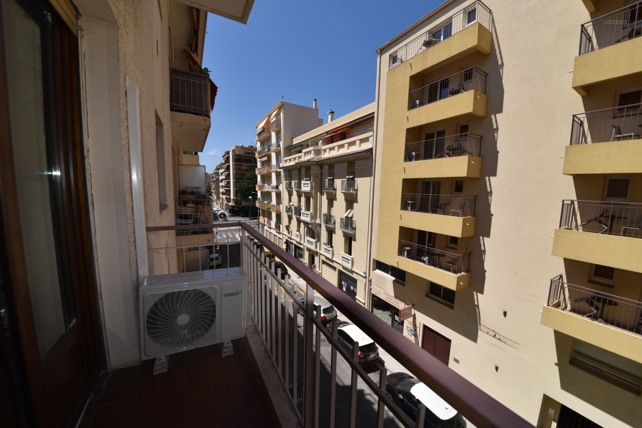 BEAU 2 PIECES TRAVERSANT/BALCONS/RENOVE — photo 9