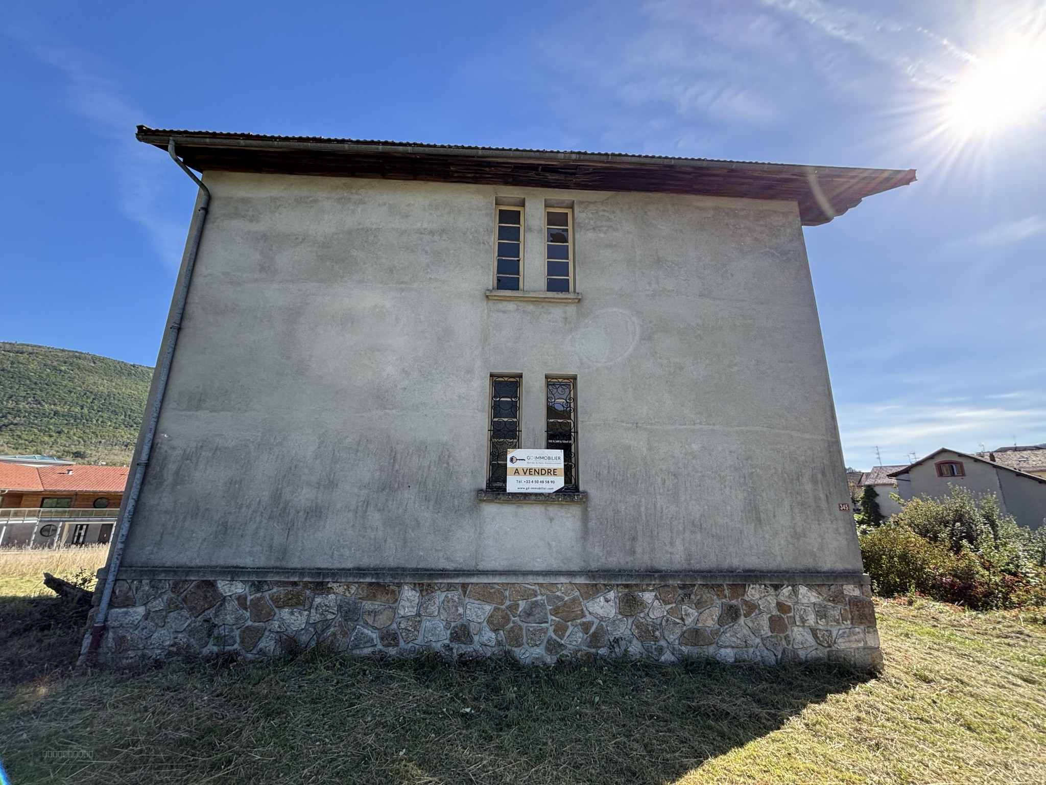 Bâtisse composée de 2 logements T3 de 65 m2 chacun à Champfromier — photo 6