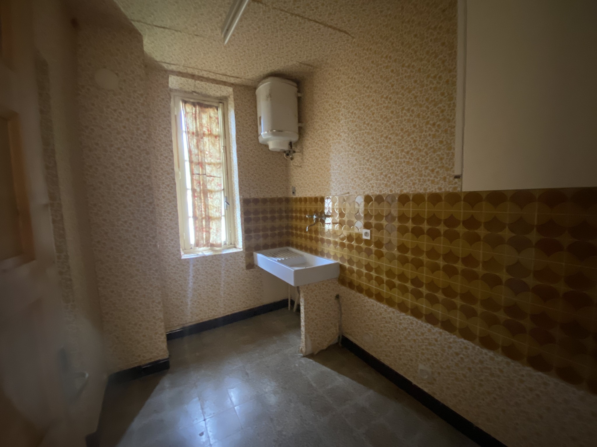 Bâtisse composée de 2 logements T3 de 65 m2 chacun à Champfromier — photo 4
