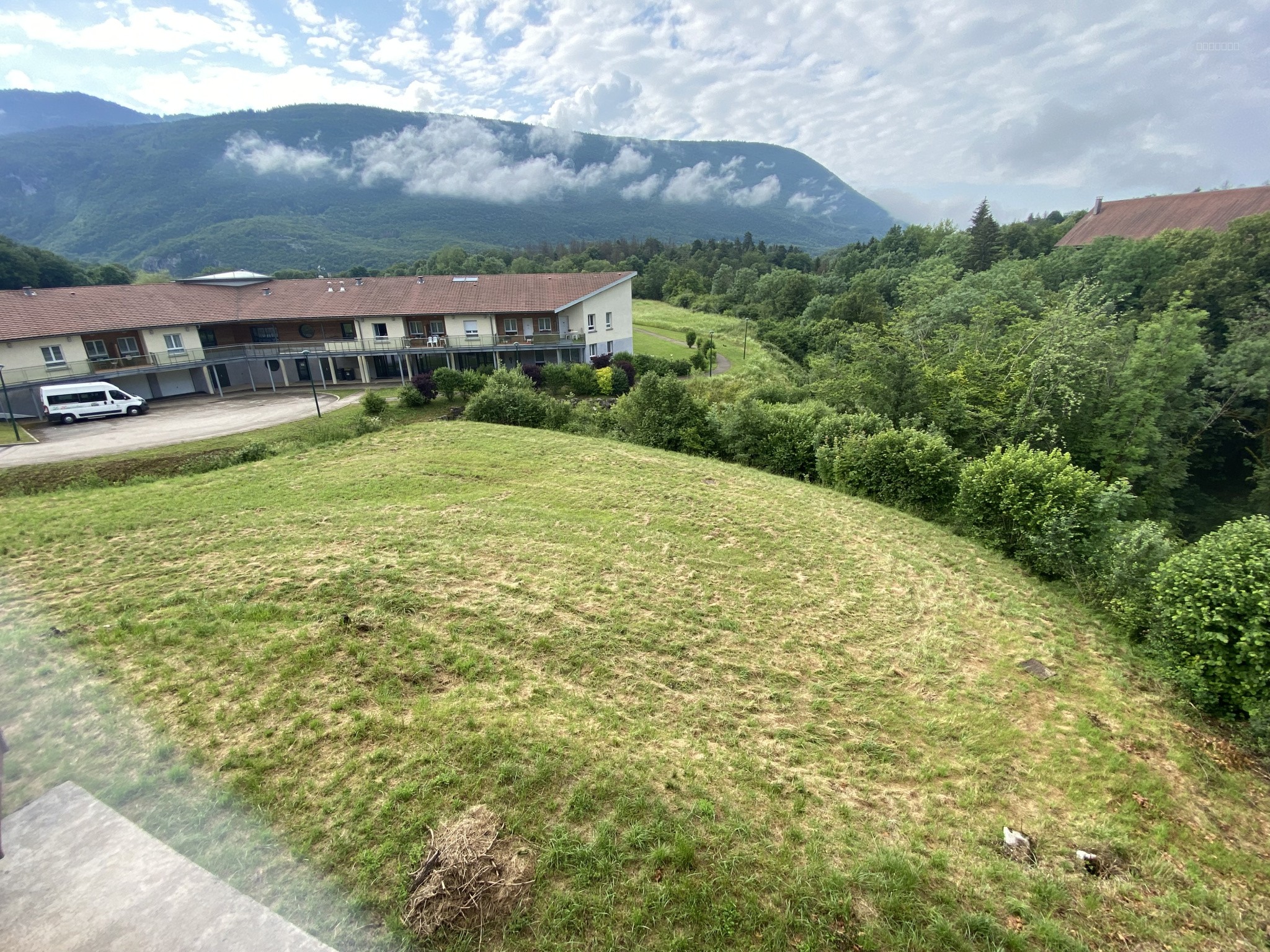 Bâtisse composée de 2 logements T3 de 65 m2 chacun à Champfromier — photo 5