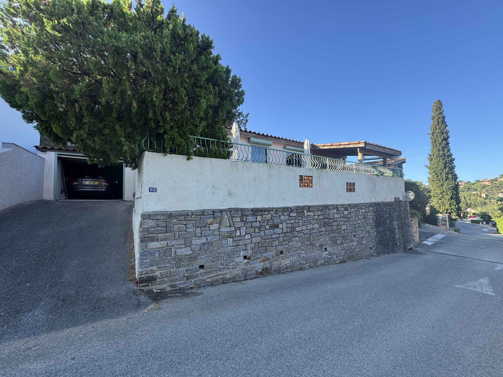 Bormes les Mimosas-Elégante maison avec vue panoramique et piscine dans un domaine privé — photo 2