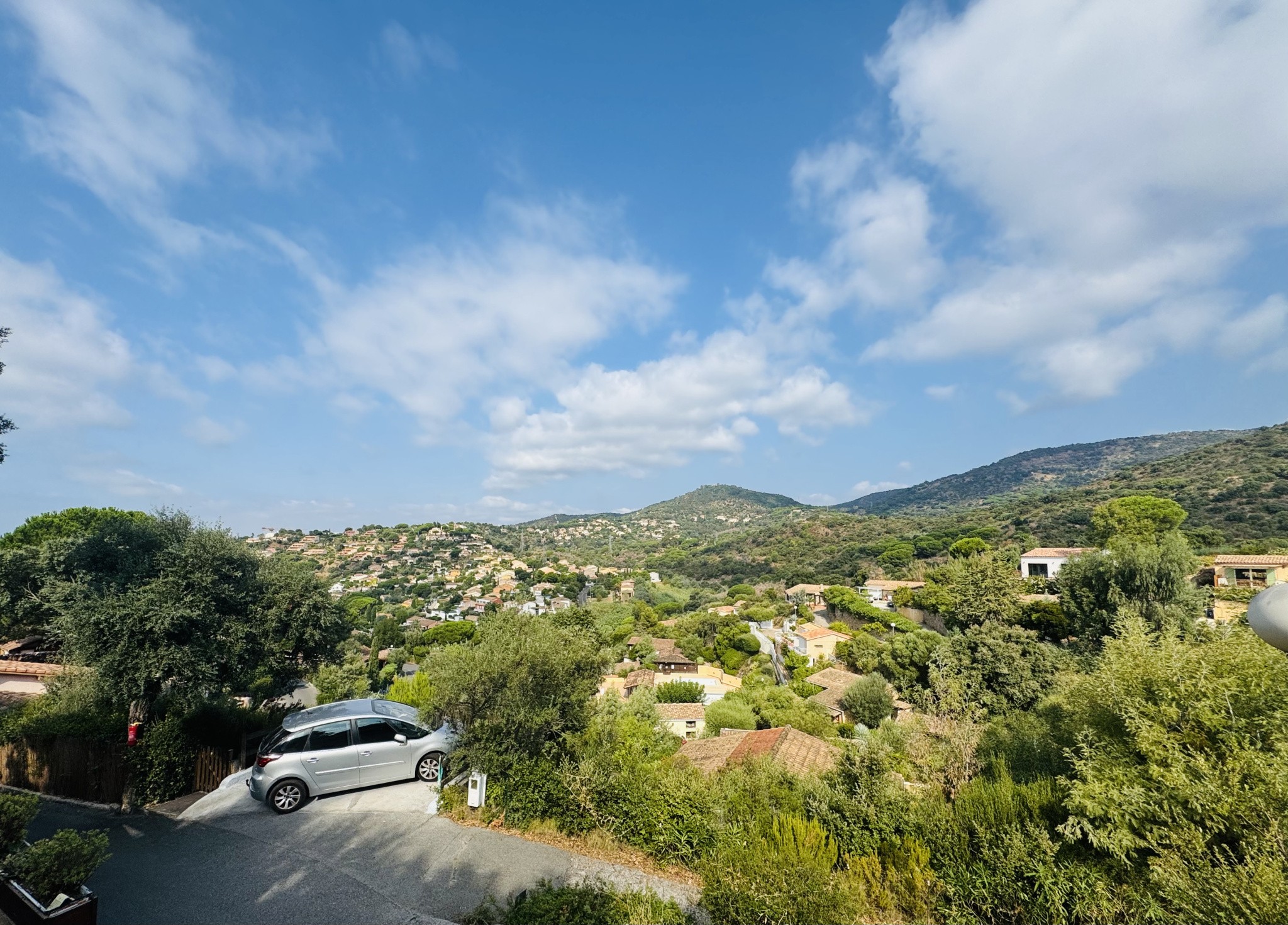Charme et tranquillité   Jolie maison avec vue sur les collines — photo 10