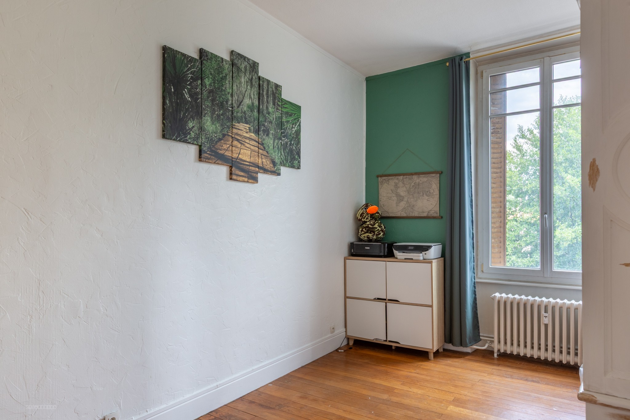 Lumineux T4 de 136 m2 avec stationnement cave et grenier — photo 10