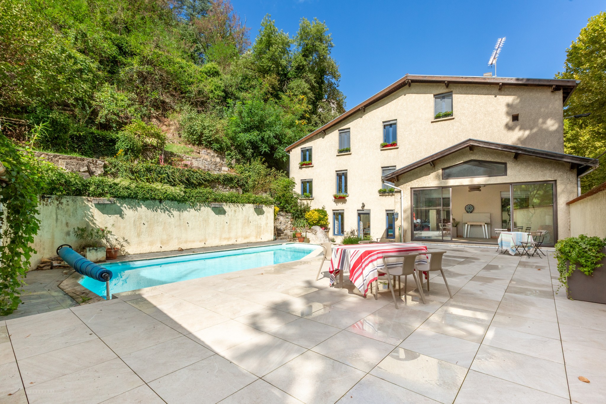 Maison de ville T7 de 245 m2 avec piscine et jardin - Vienne (38200) — photo 18