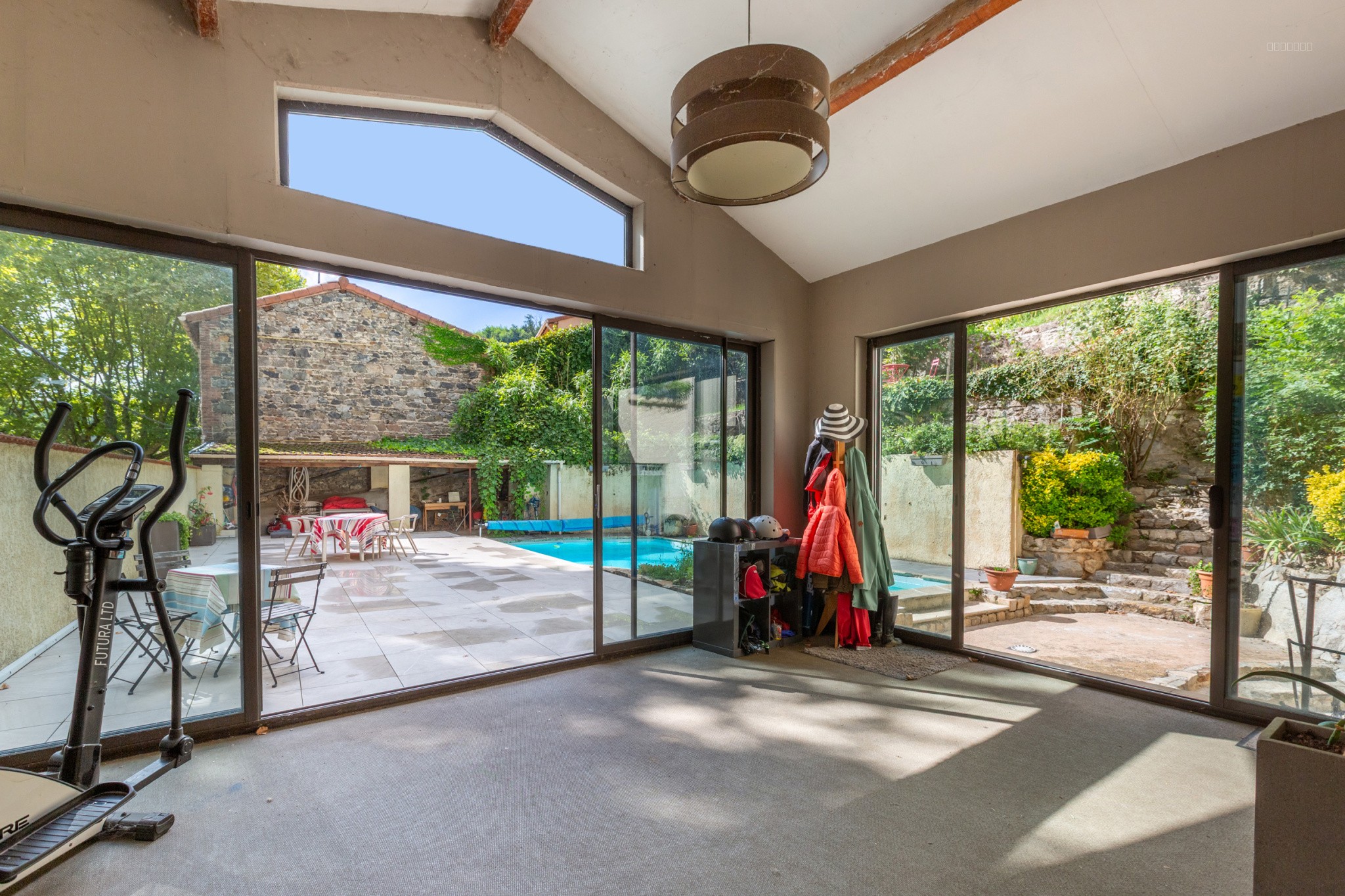 Maison de ville T7 de 245 m2 avec piscine et jardin - Vienne (38200) — photo 7