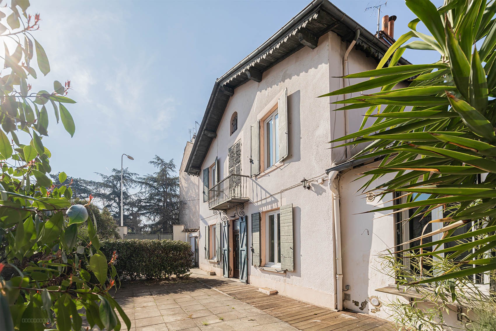 Rare sur Montchat Ensemble immobilier comprenant une maison d’habitation, deux annexes, une cour et un jardin — photo 2